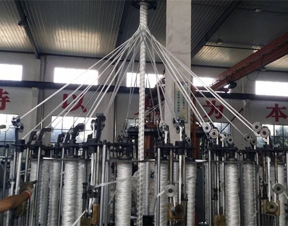 खेल के मैदान के सामान को संपीड़ित करने के लिए 35 टन 70 एमपीए हाइड्रोलिक प्रेस मशीन 4